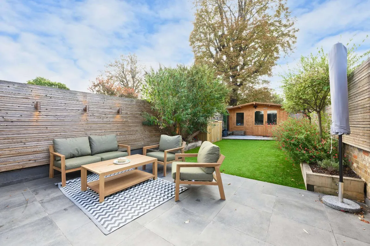 Albany Road, Hersham, KT12, photo 9