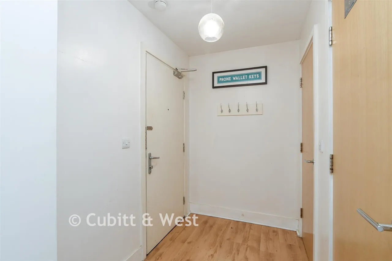 Station Approach, Horley, RH6, photo 11