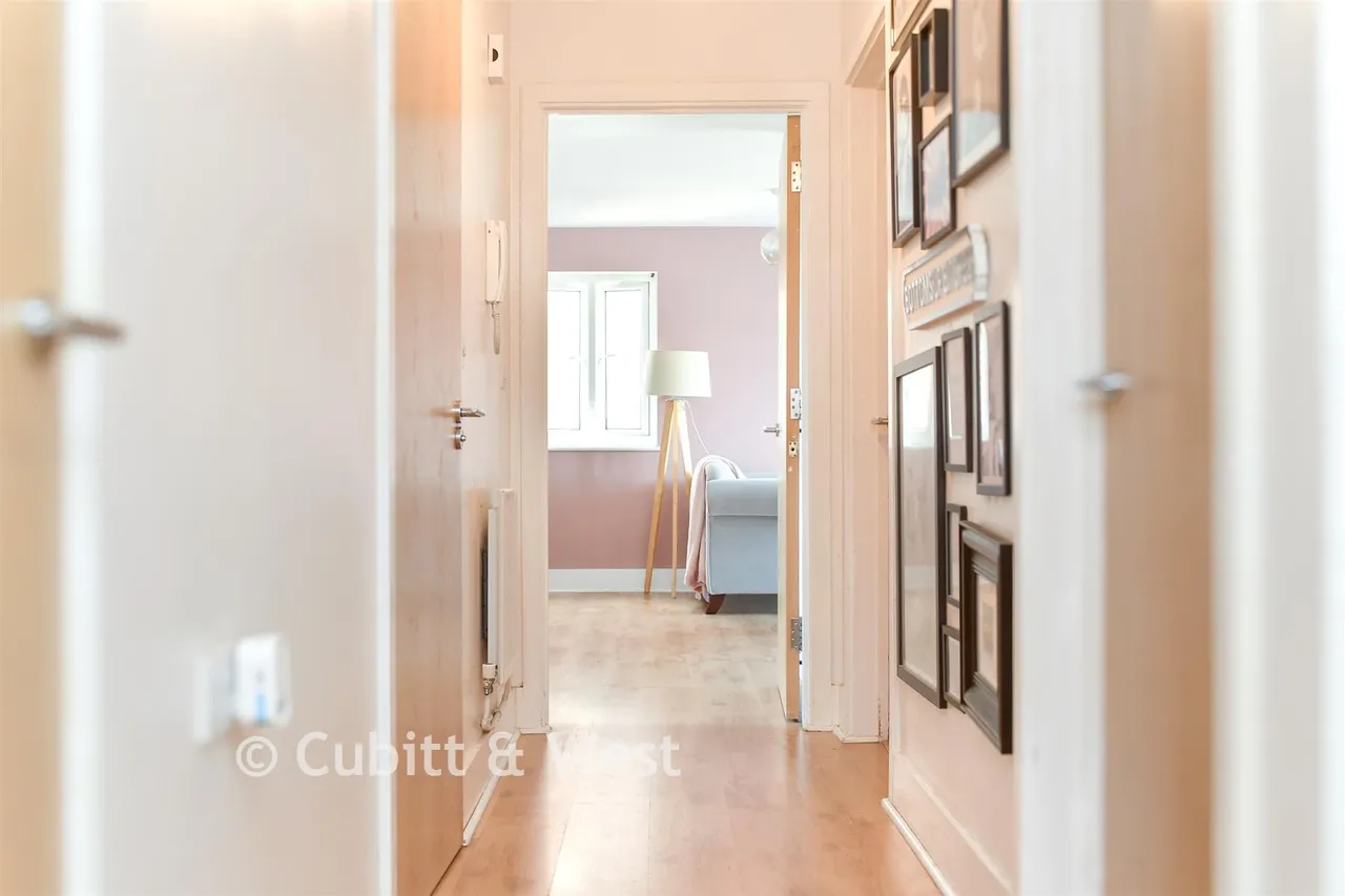 Station Approach, Horley, RH6, photo 6