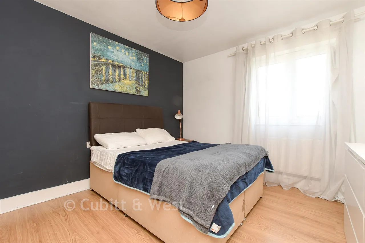 Station Approach, Horley, RH6, photo 9