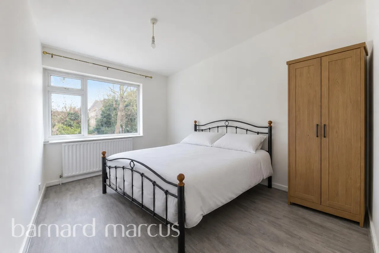 Clarence Crescent, LONDON, photo 2