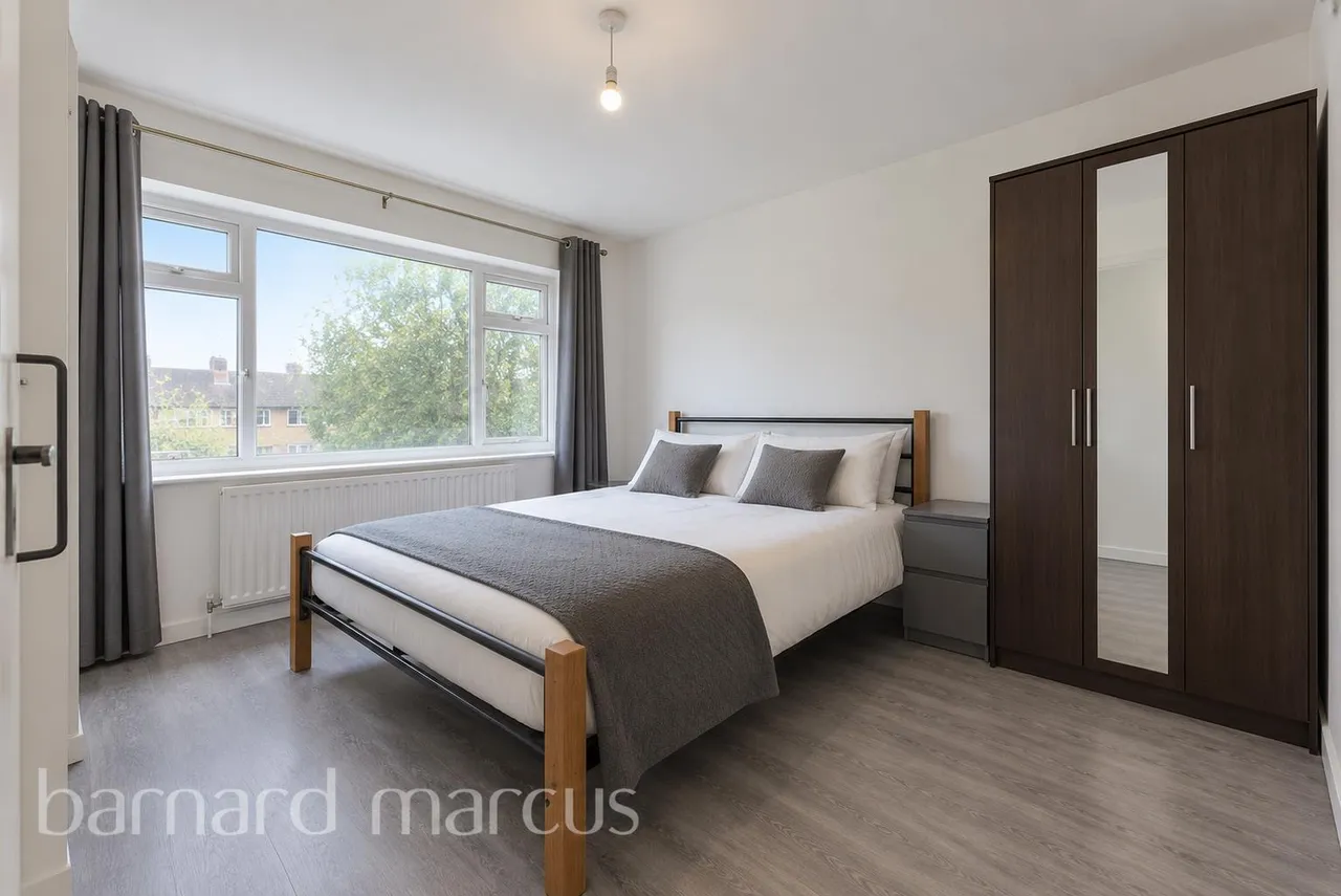 Clarence Crescent, LONDON, photo 4