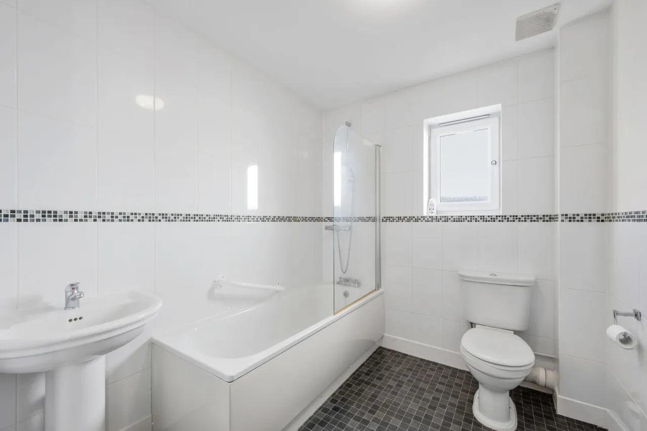 Orion Mews, Woodville Road, SM4, photo 5