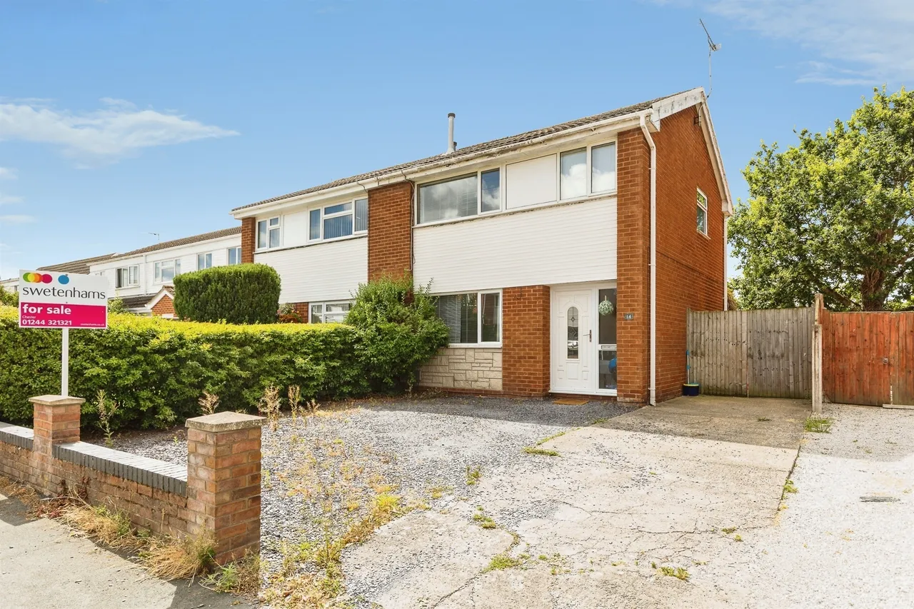 3 bed house for sale — Eastfields Grove, Saughall, Chester