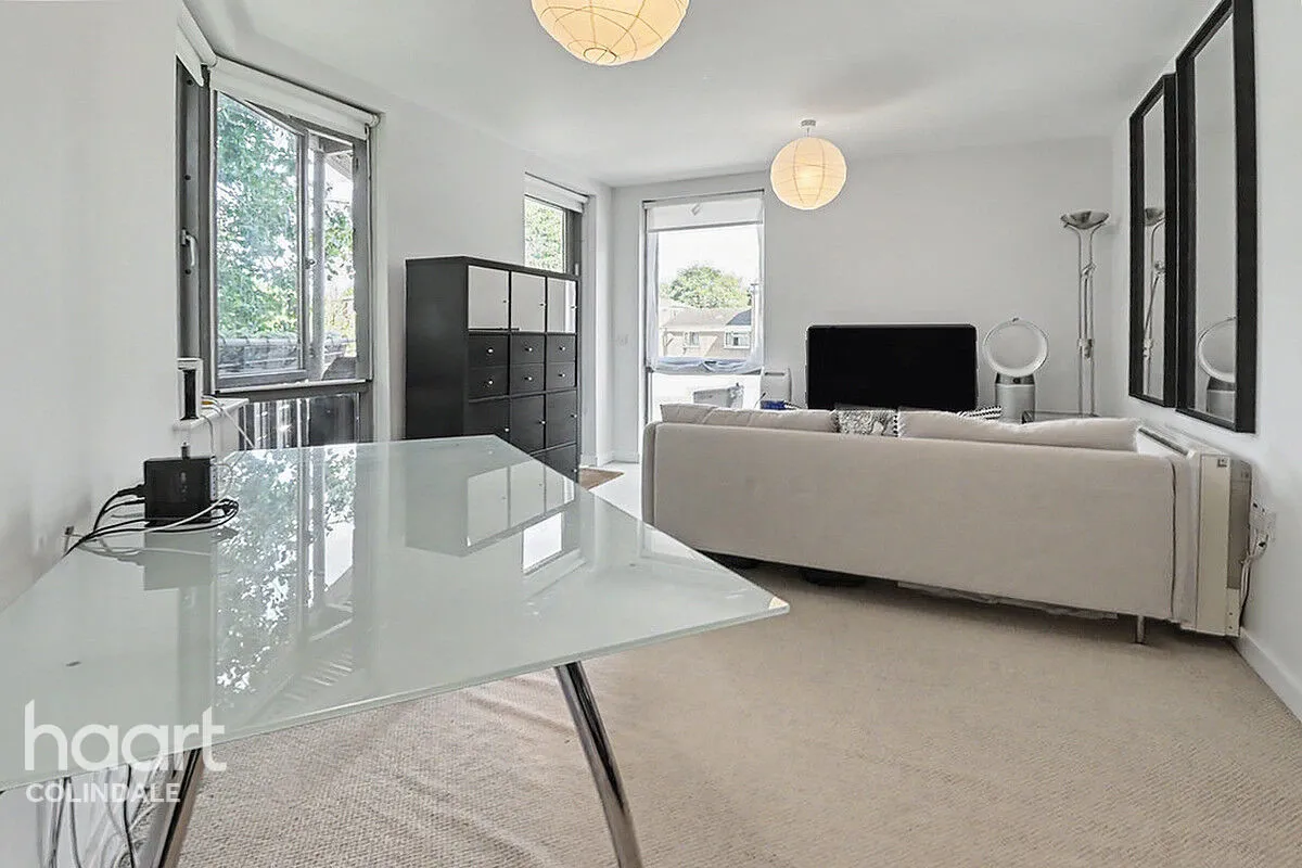 Lanacre Avenue, NW9, photo 2