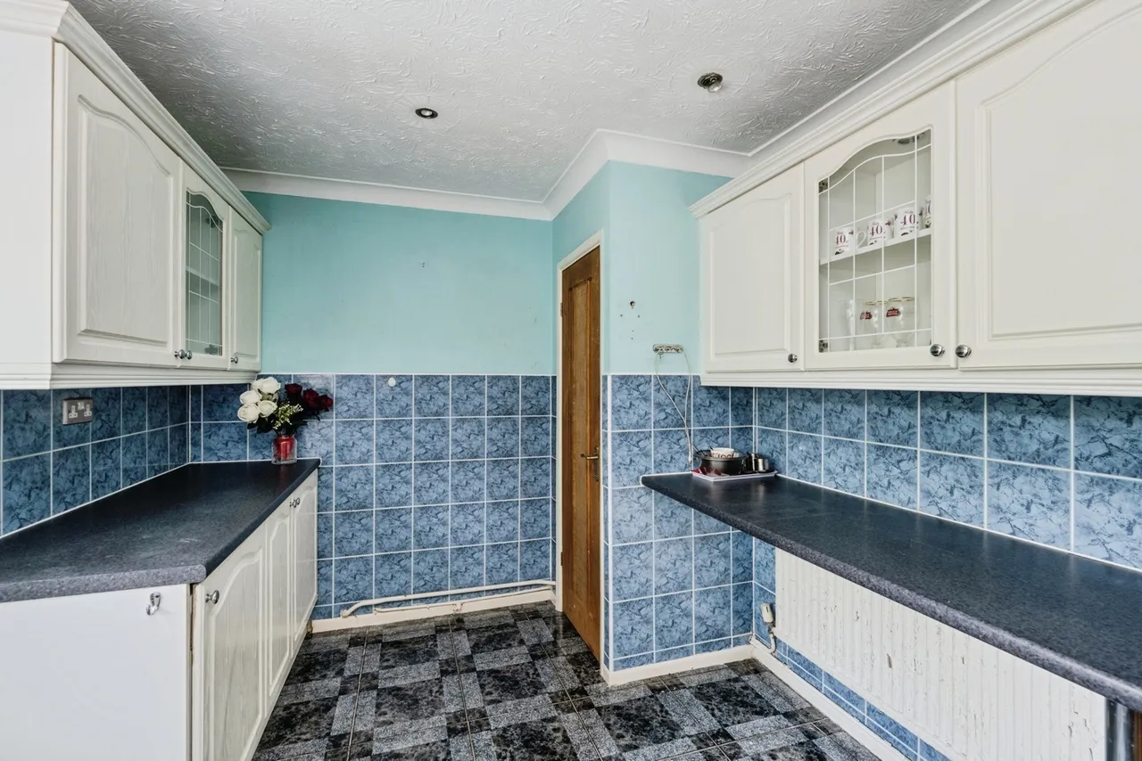 Heol Pen Tir Garw, Penlan, SA5, photo 8