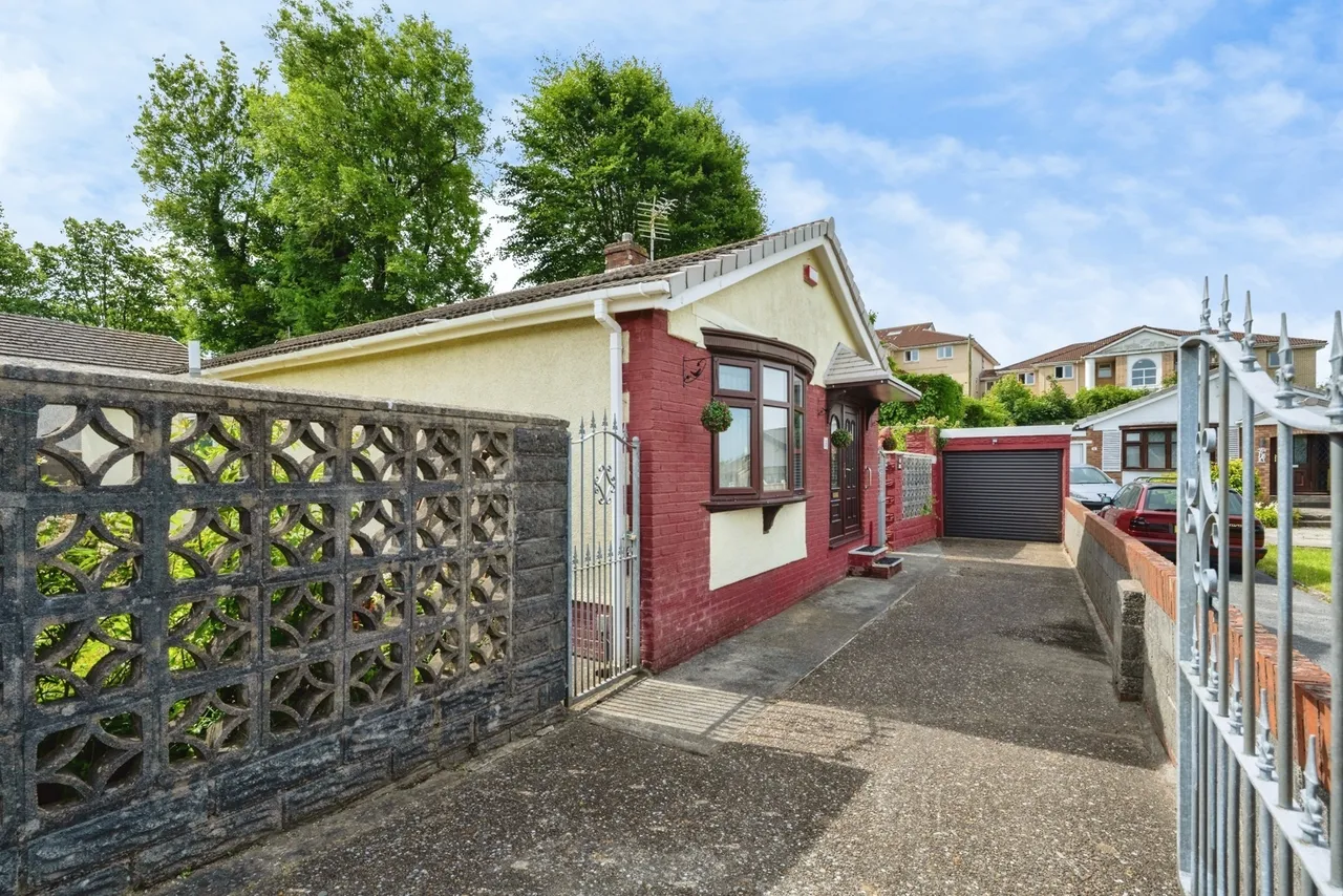 Heol Pen Tir Garw, Penlan, SA5, photo 21