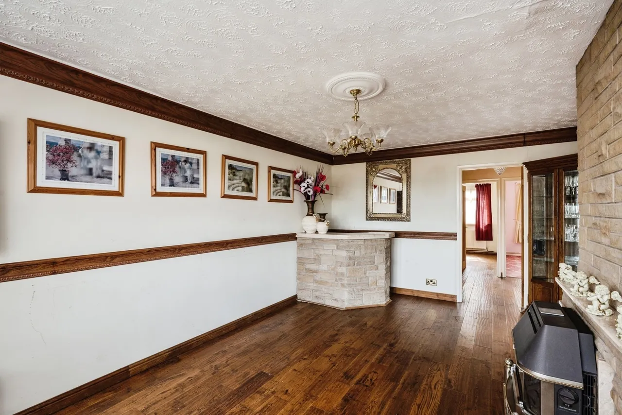 Heol Pen Tir Garw, Penlan, SA5, photo 5