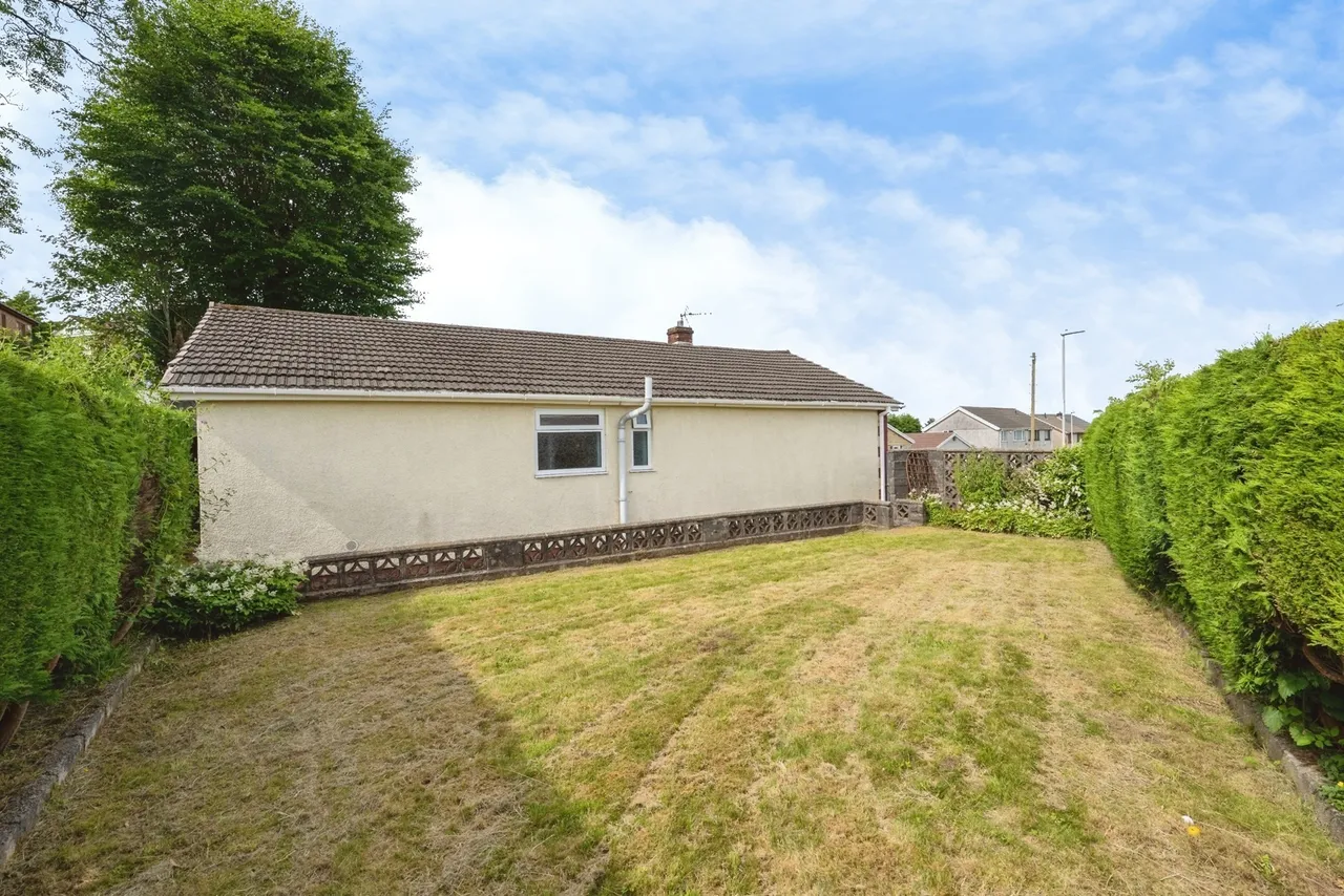 Heol Pen Tir Garw, Penlan, SA5, photo 2