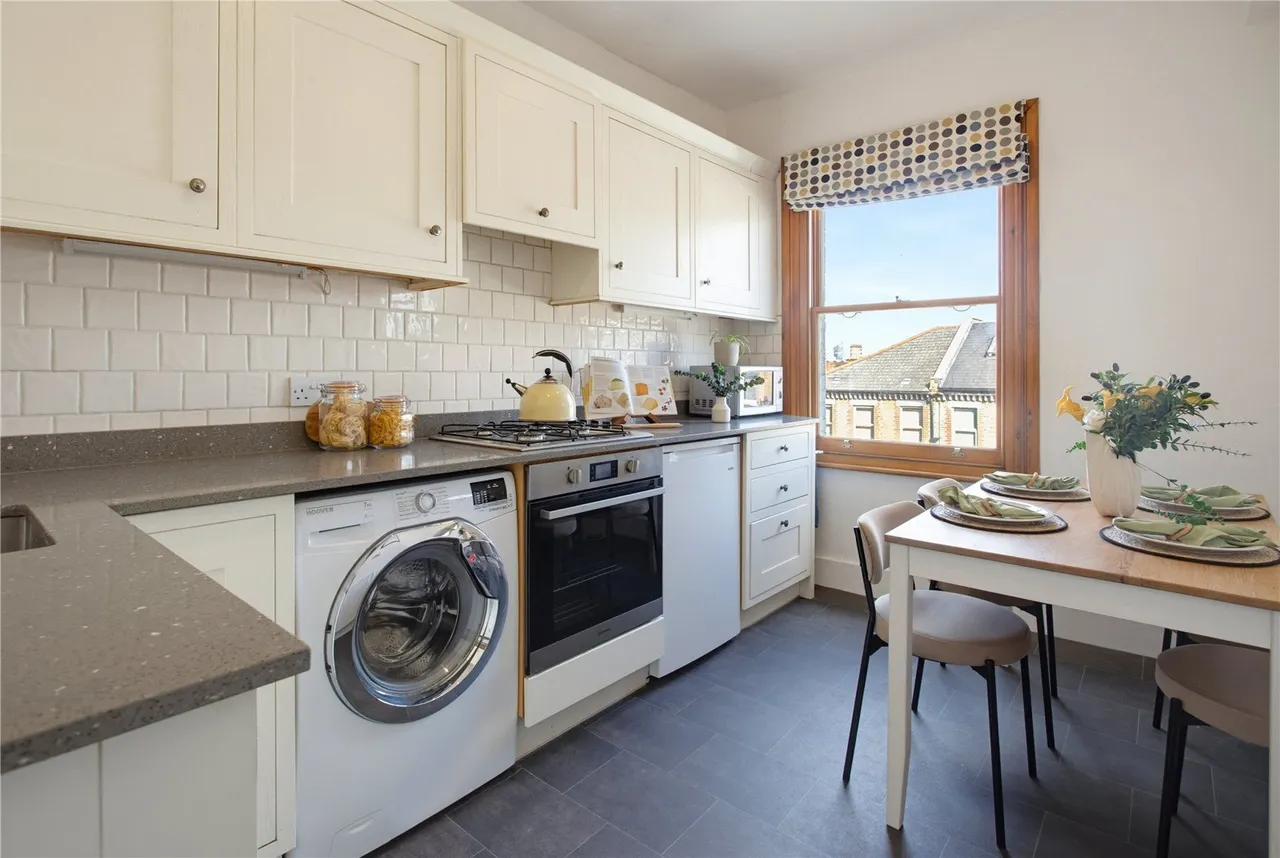 Battersea Rise, London, SW11, photo 3