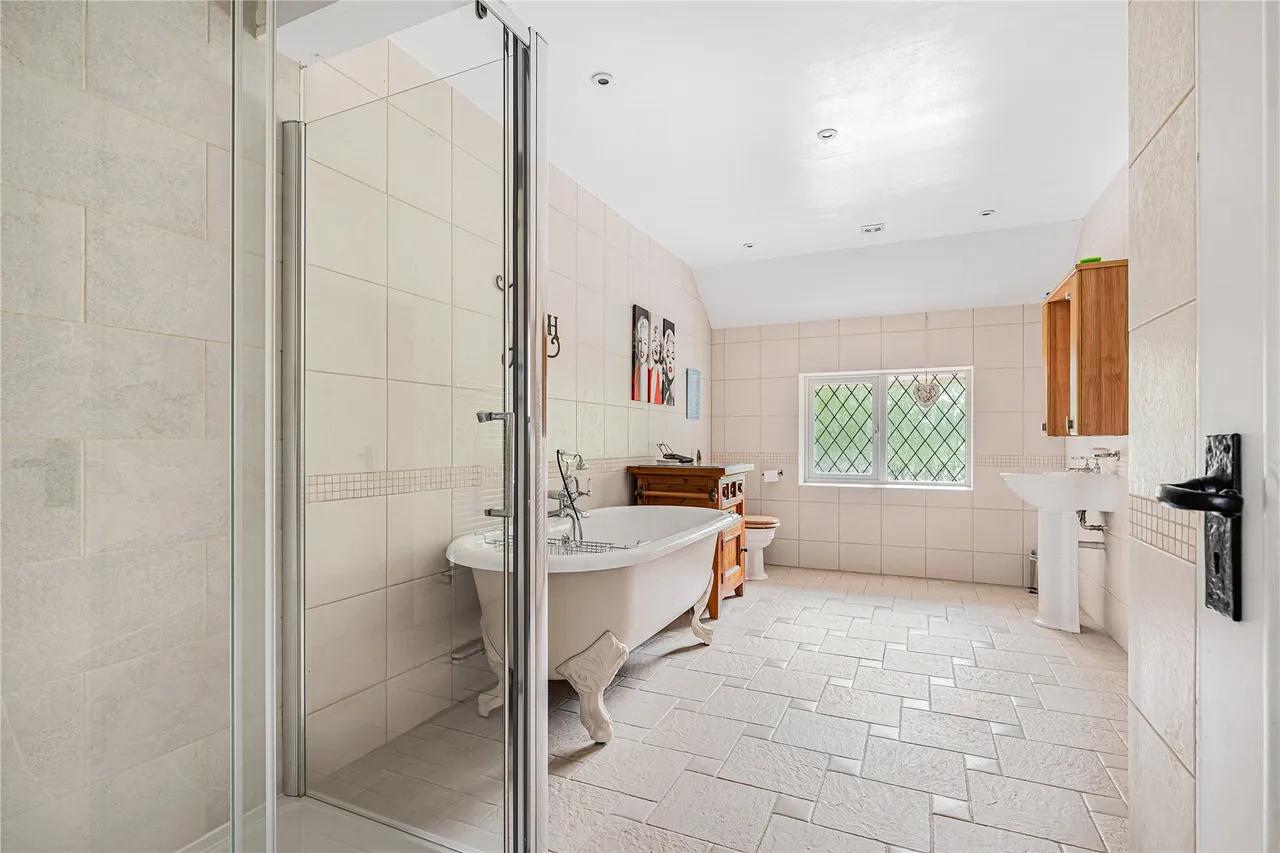 Crooksbury Road, Farnham, GU10, photo 28