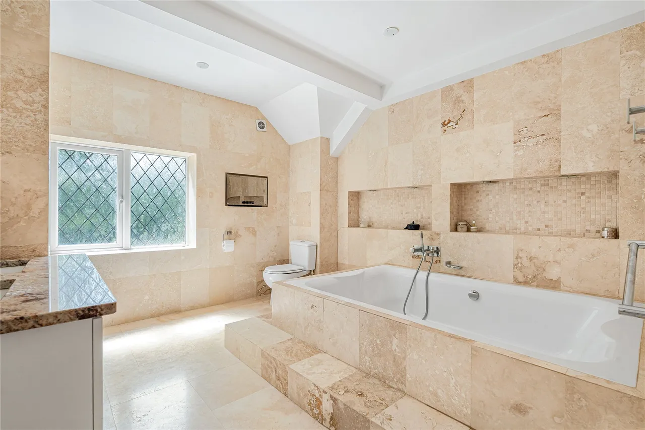 Crooksbury Road, Farnham, GU10, photo 22
