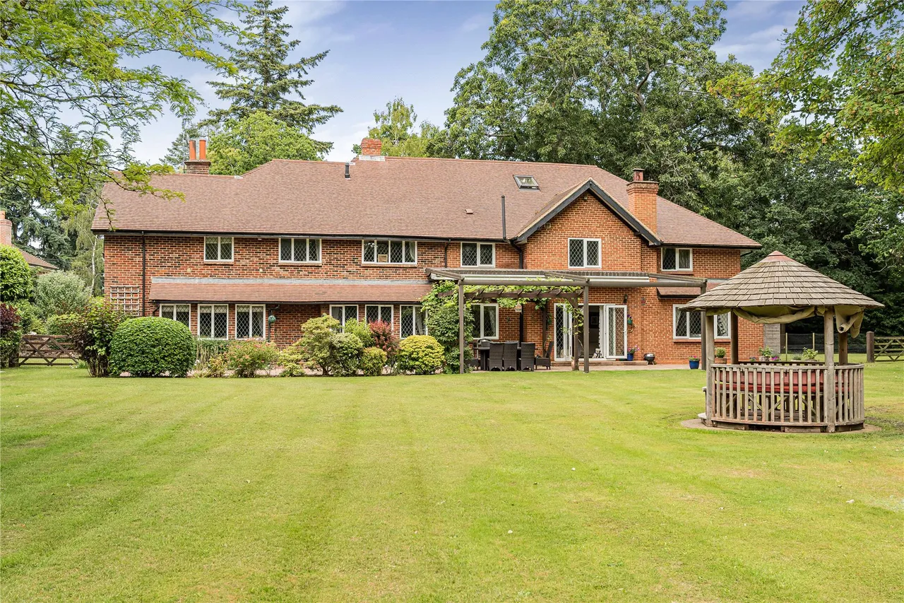 5 bed house for sale, Crooksbury Road, Farnham, GU10