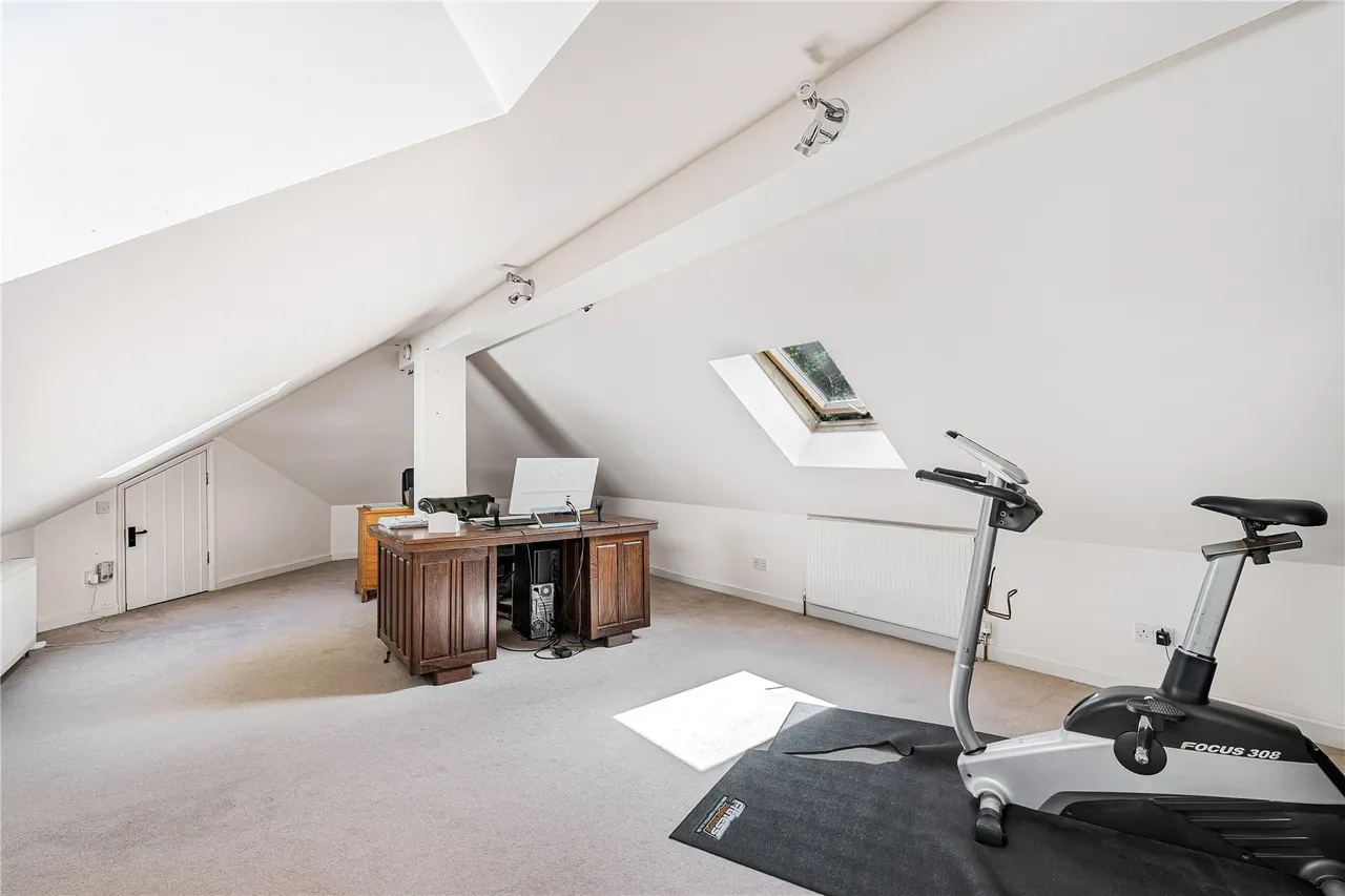 Crooksbury Road, Farnham, GU10, photo 31