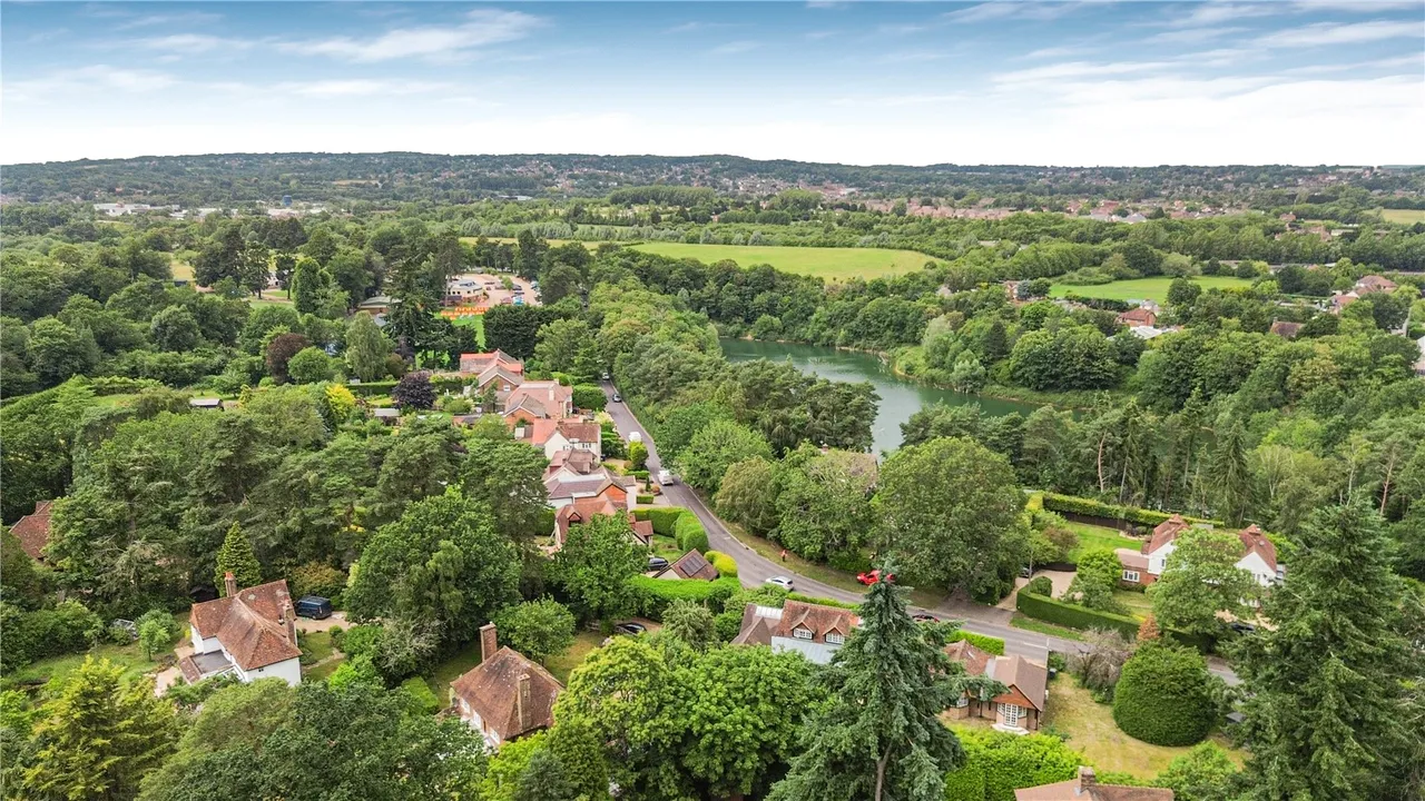 Crooksbury Road, Farnham, GU10, photo 40