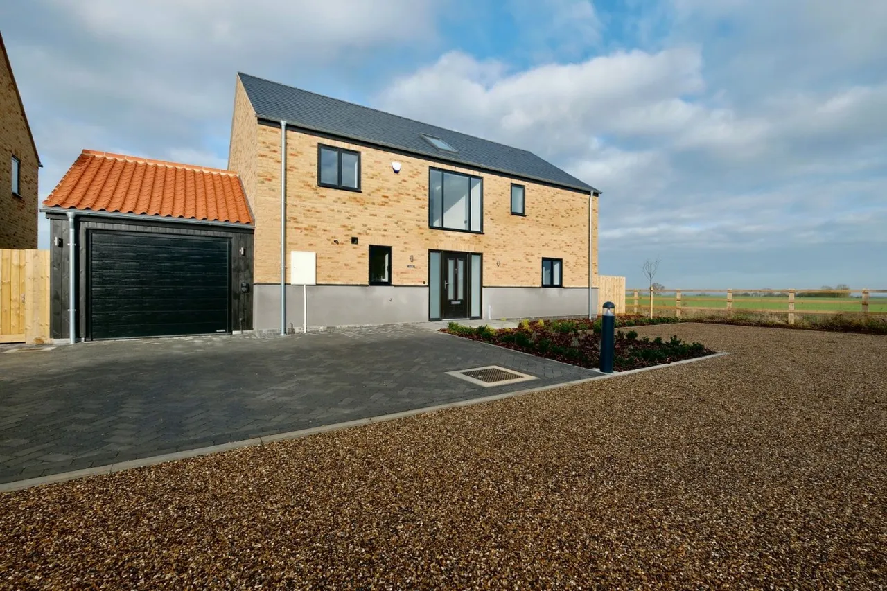 4 bed house for sale, Manor Farm, Wennington, PE28