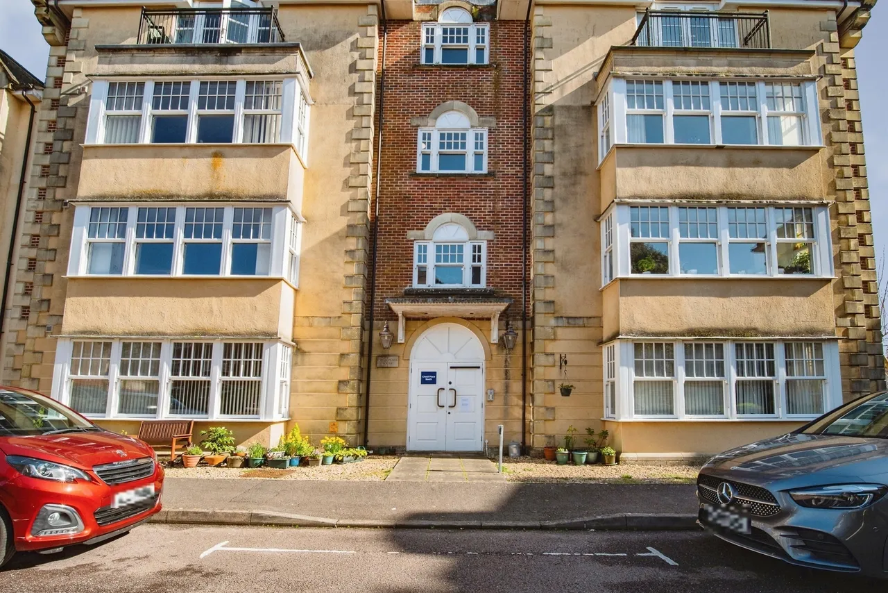 2 bed flat for sale — Chesil Place, Dorchester