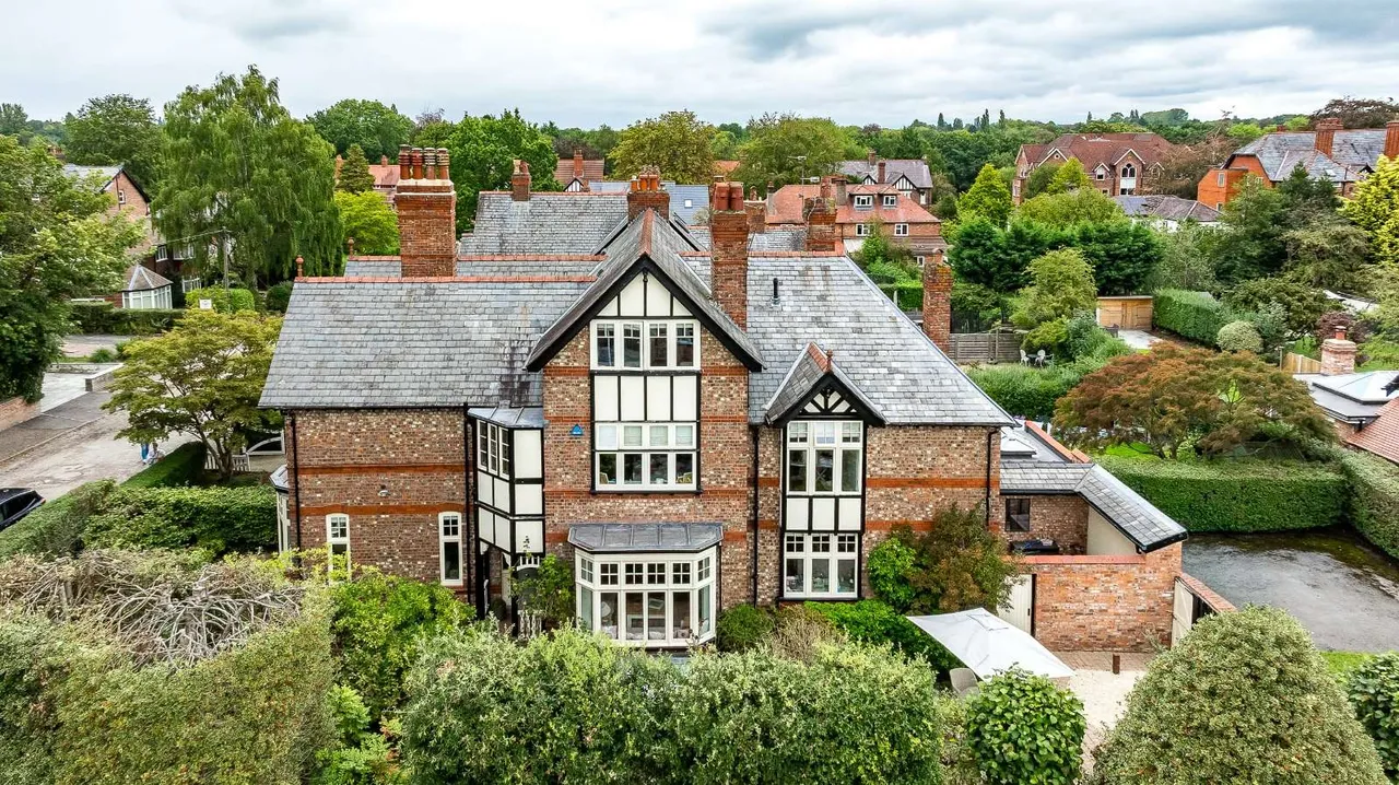 4 bed house for sale — Hawthorn Park, Wilmslow, Cheshire, SK9 5BP