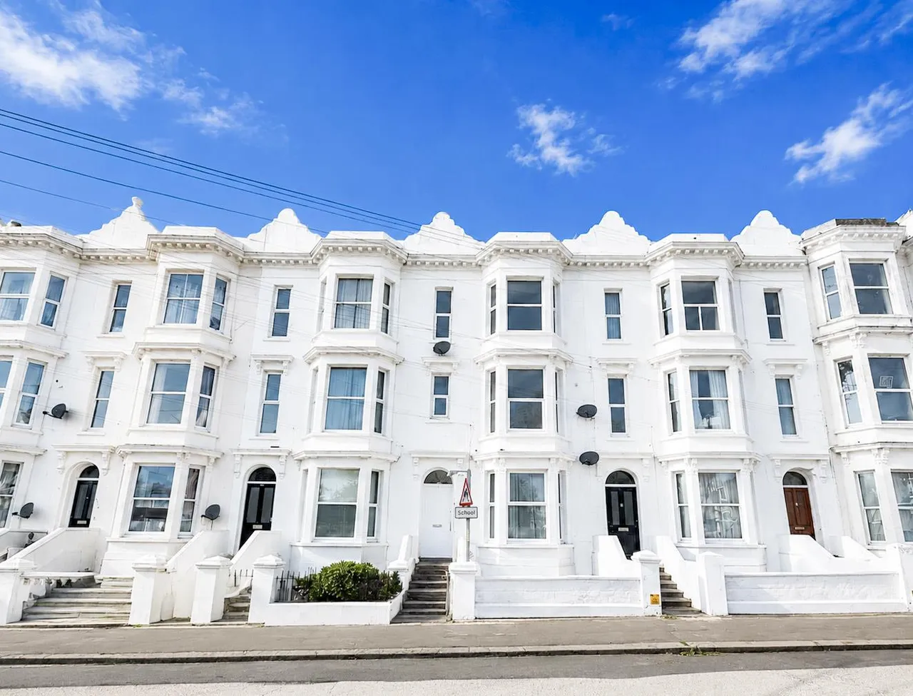 1 bed flat for sale — Priory Road, Hastings, East Sussex, TN34 3JG