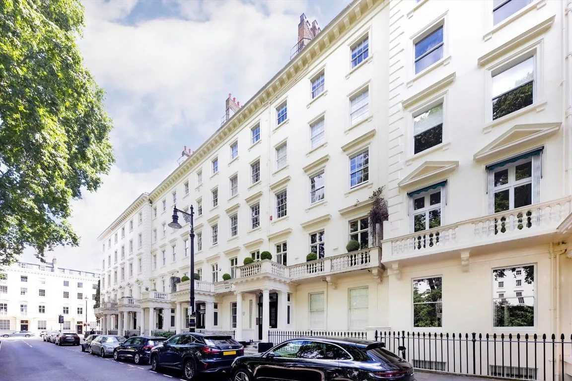 3 bed property for sale, Warwick Square, Pimlico, SW1V