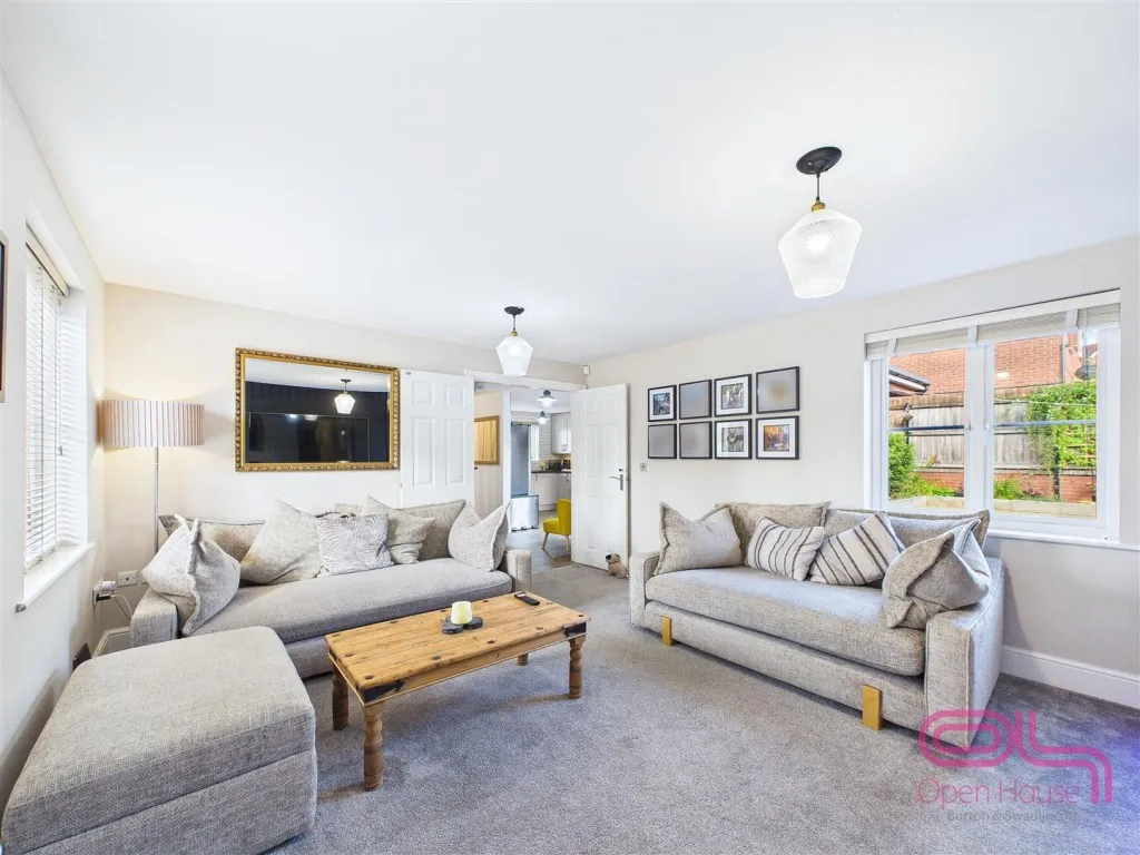Luton Road, Church Gresley, DE11, photo 6
