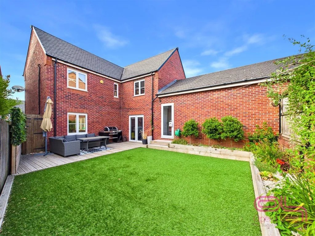 Luton Road, Church Gresley, DE11, photo 27