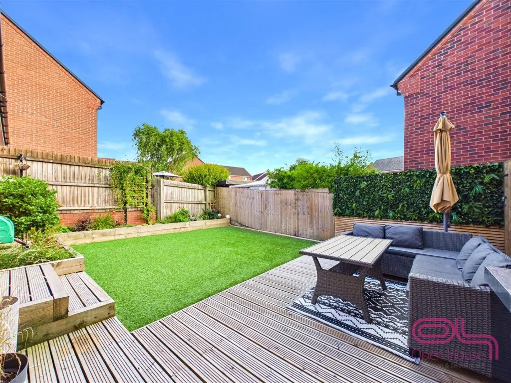 Luton Road, Church Gresley, DE11, photo 26