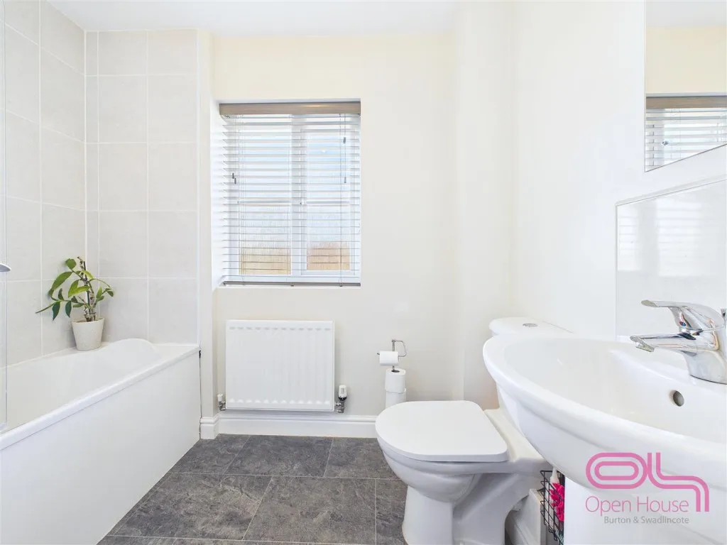 Luton Road, Church Gresley, DE11, photo 24