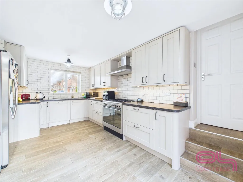 Luton Road, Church Gresley, DE11, photo 9