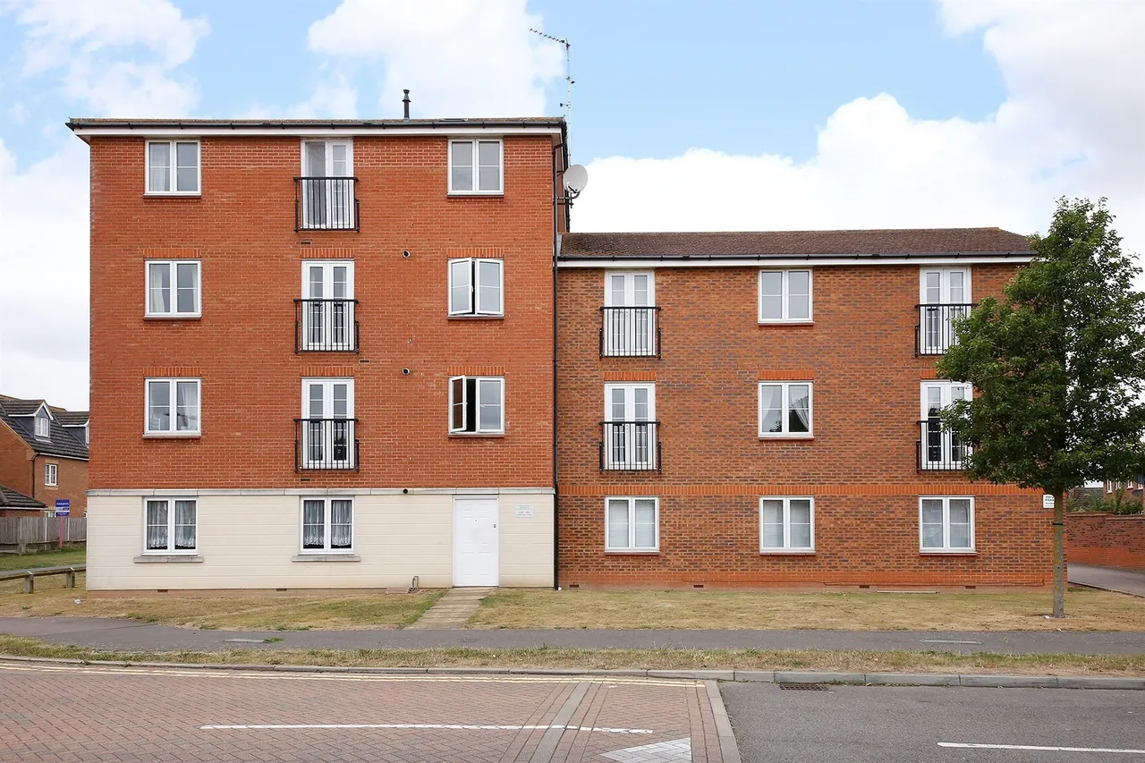 2 bed flat for sale — Cunningham Avenue, Hatfield