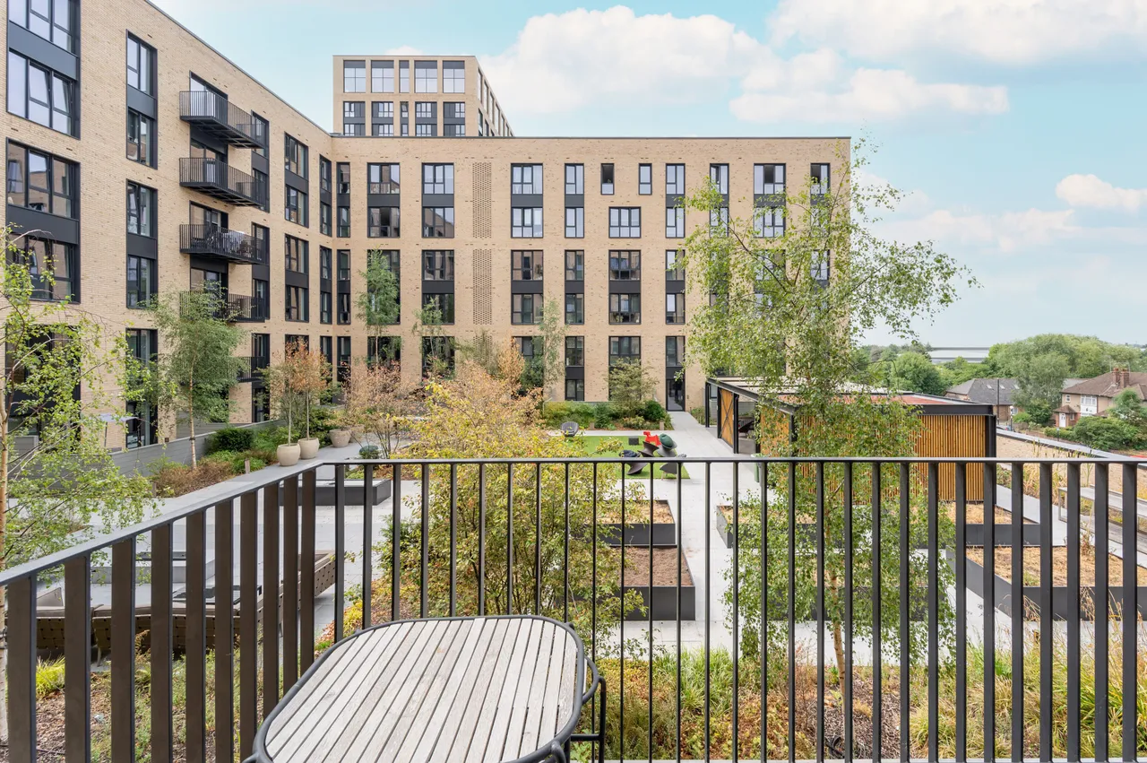 Greenford, UB6, photo 2