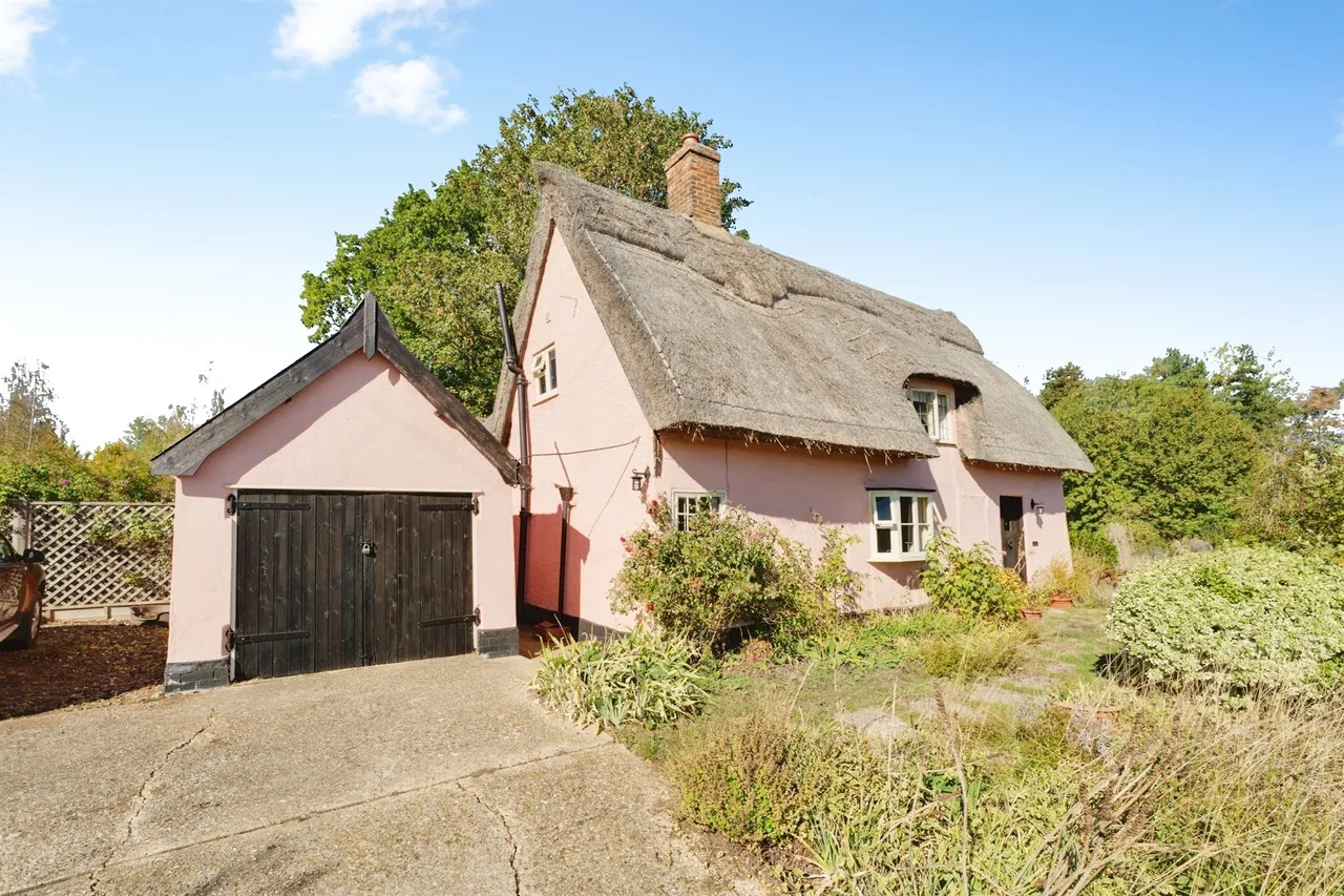 3 bed character property for sale, Valley Lane, Buxhall, IP14