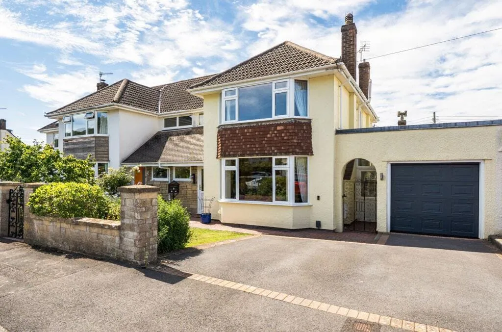 3 bed house for sale — Karen Drive, Backwell, BS48