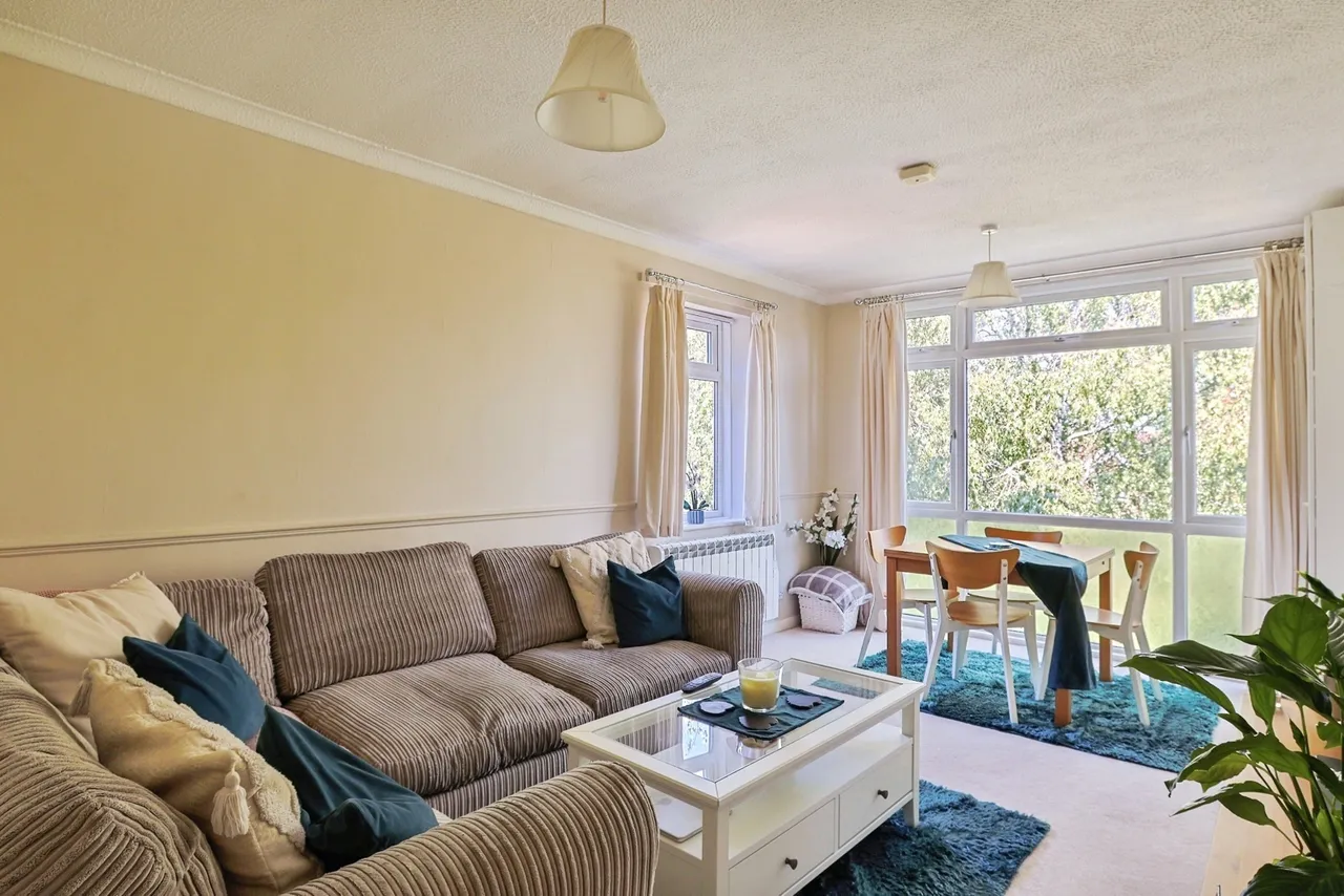 2 bed flat for sale, Mount Road, Poole, BH14