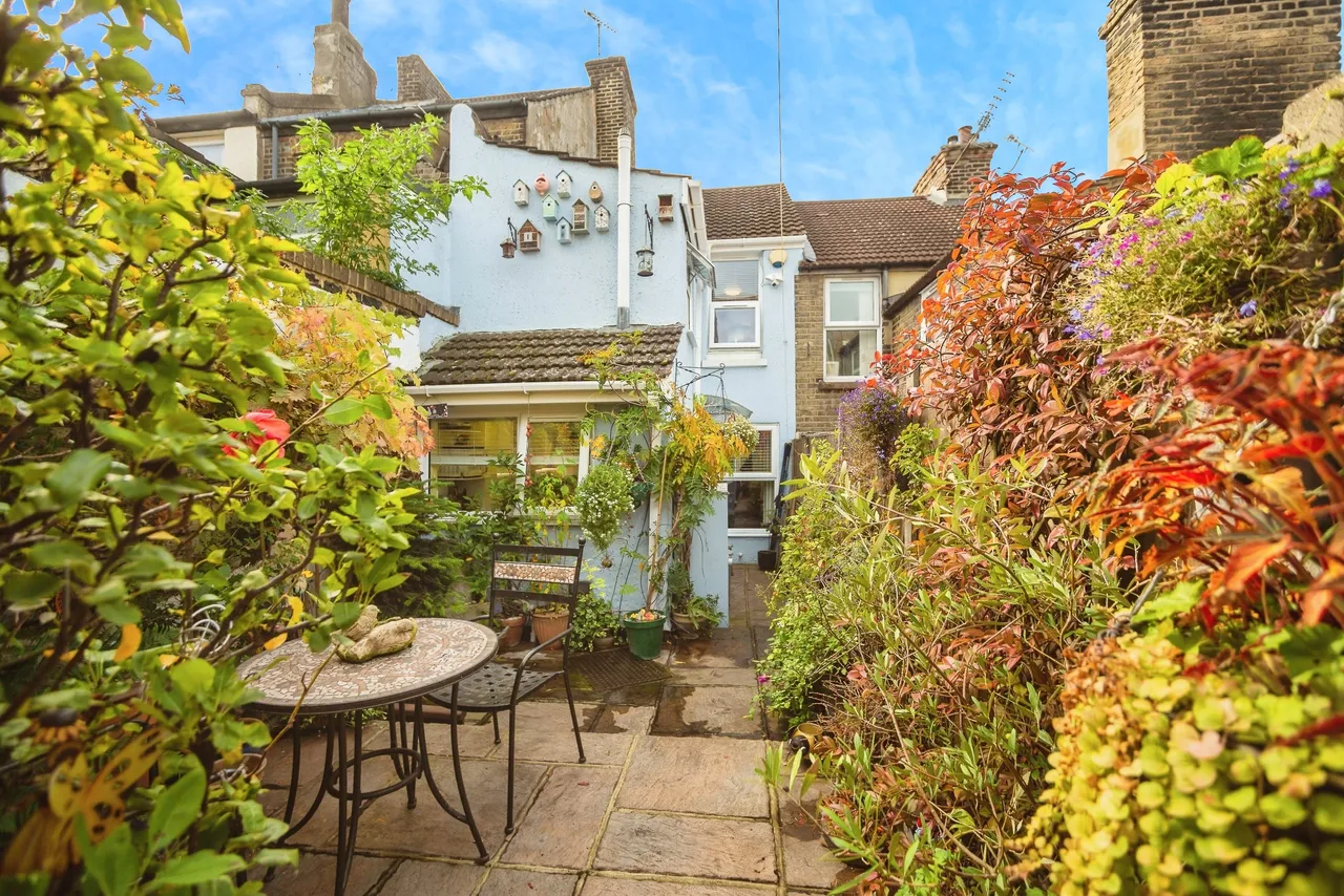 2 bed house for sale, Railway Street, Gravesend, DA11
