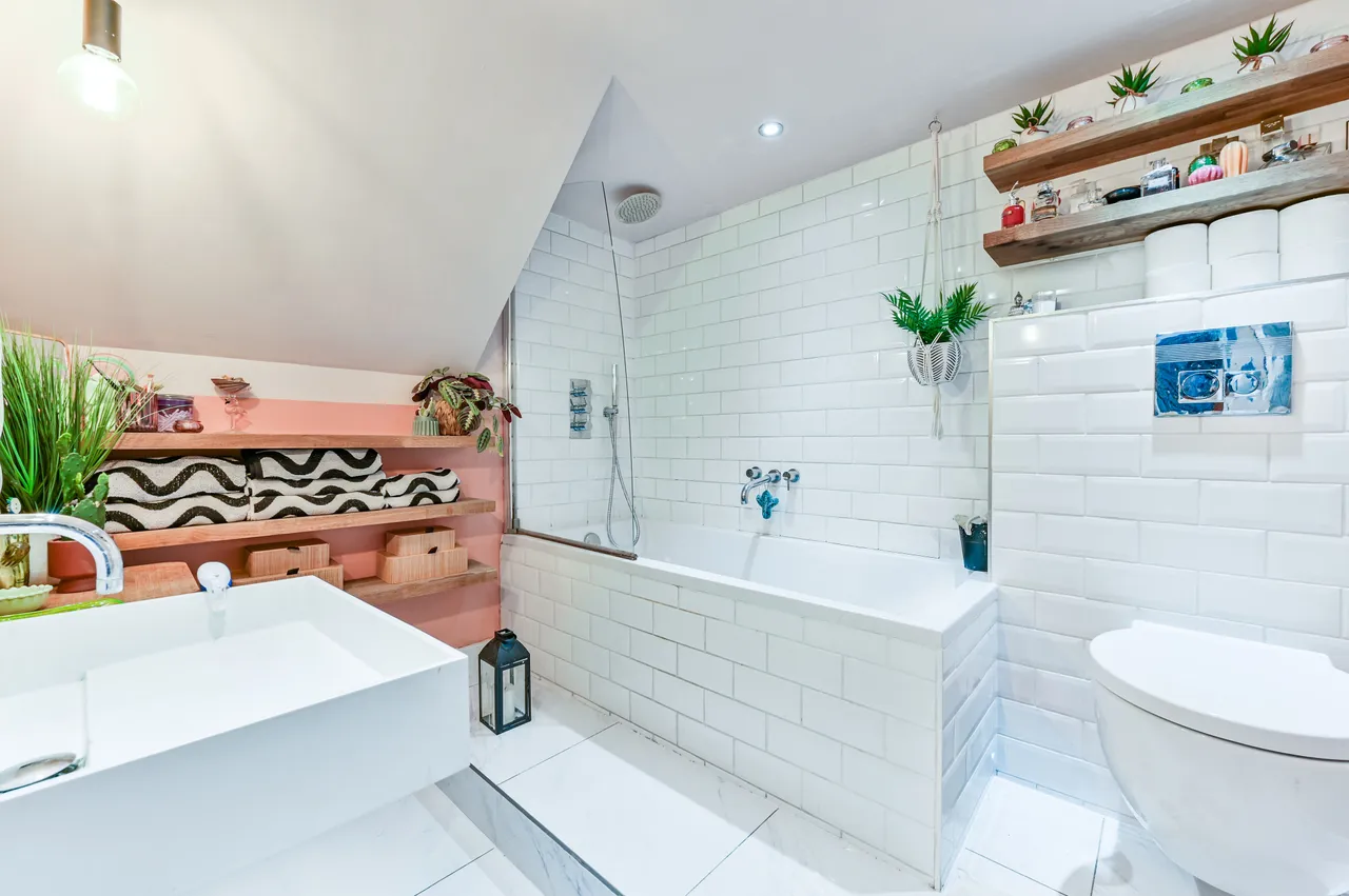 Garden Flat, 111 Manor Road, London, photo 6