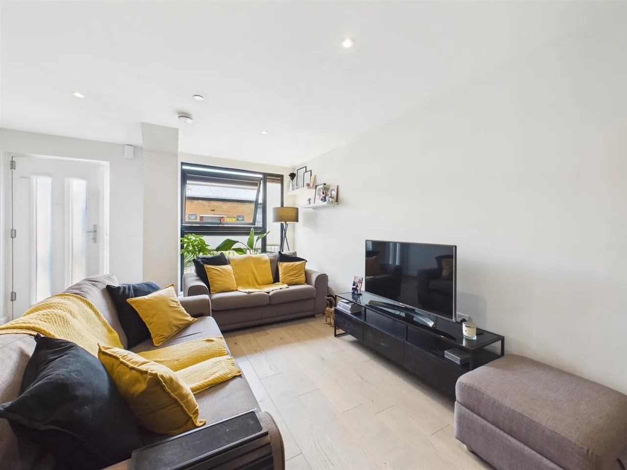Field End Road, Ruislip, HA4 9DL, photo 4