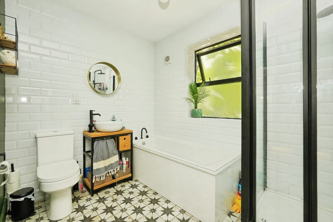 Bouverie Road West, Folkestone, Kent, CT20, photo 8