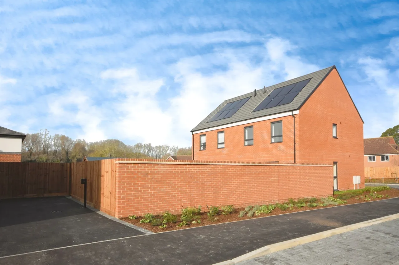 Ghyllgrove Close, Basildon, SS14, photo 12