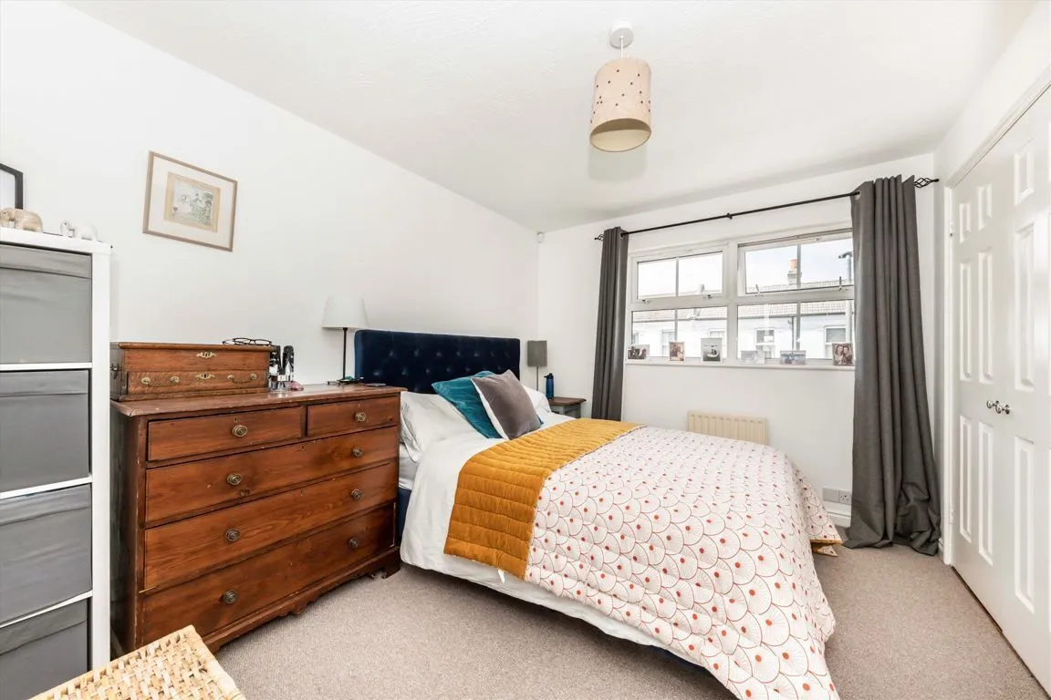 Swaffield Road, SW18, photo 3