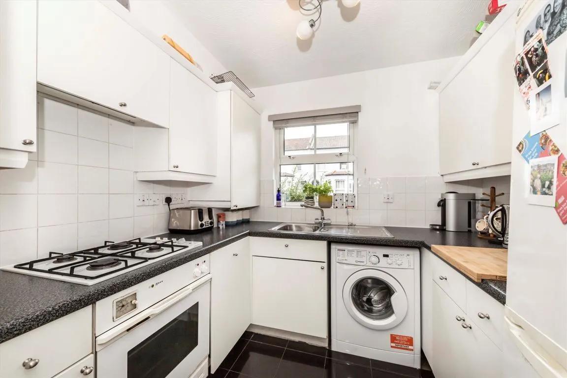 Swaffield Road, SW18, photo 5