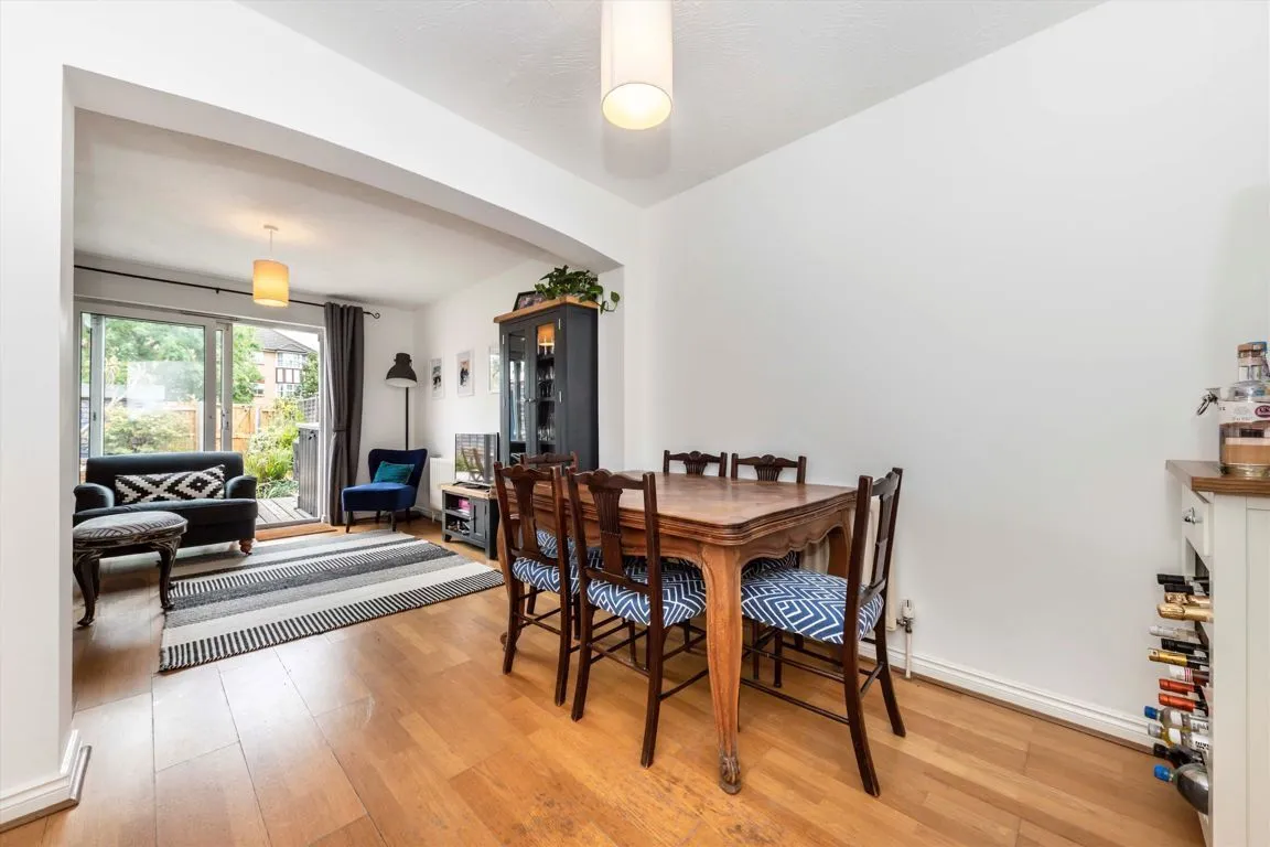 Swaffield Road, SW18, photo 2
