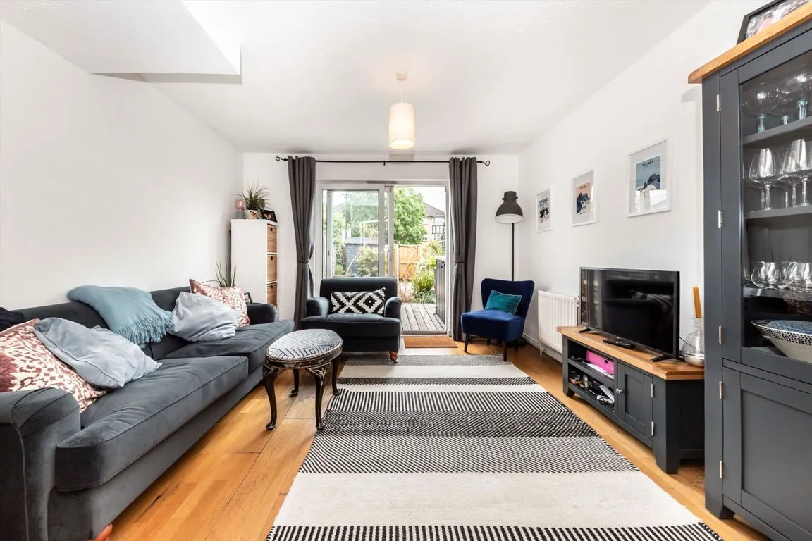2 bed house for sale, Swaffield Road, SW18