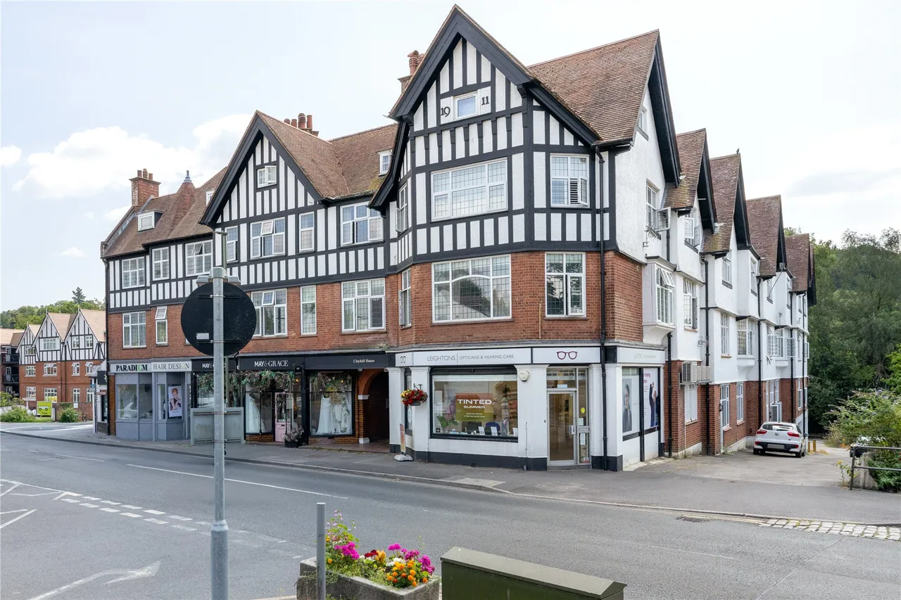 4 bed flat for sale, Wey Hill, Haslemere, GU27