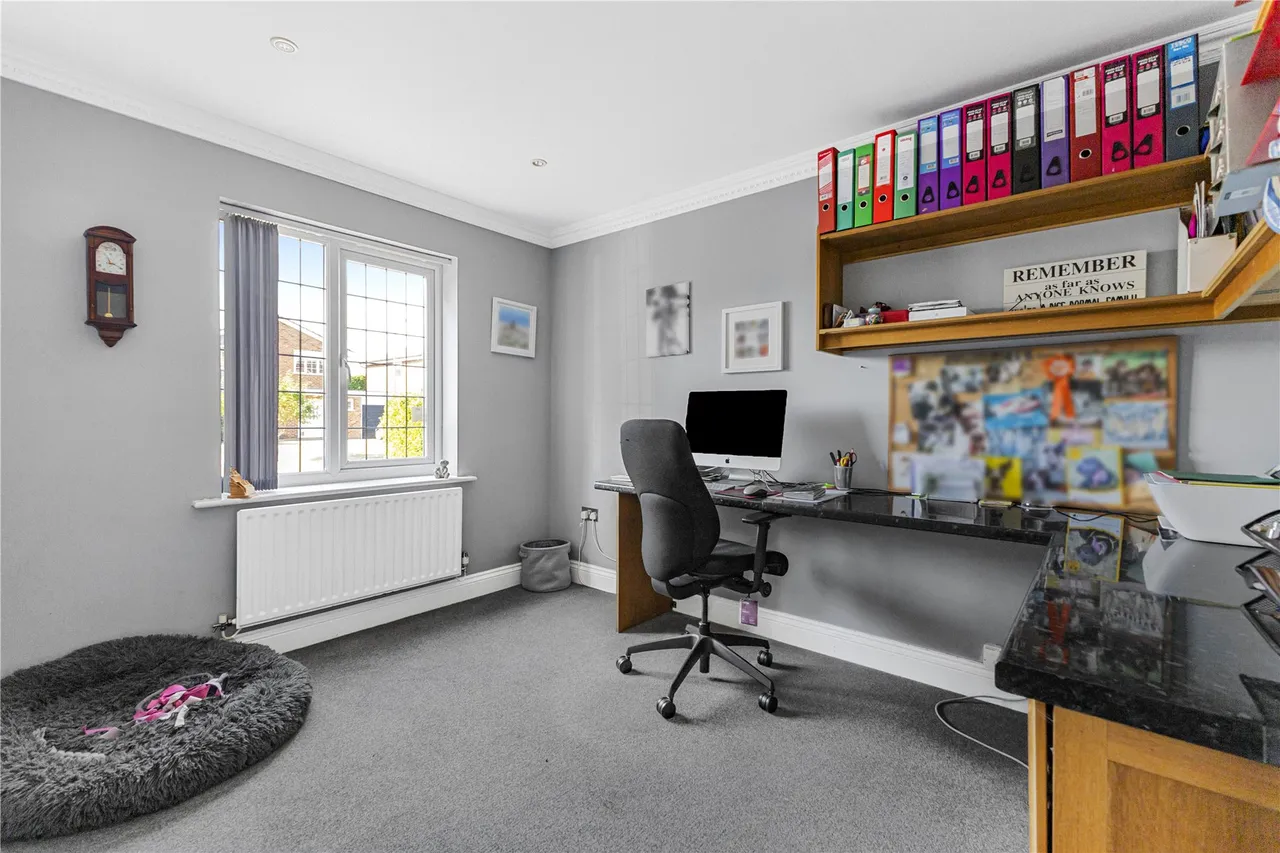 Orchard Close, West End, GU24, photo 3