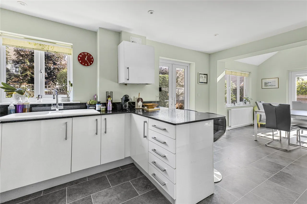 Orchard Close, West End, GU24, photo 2
