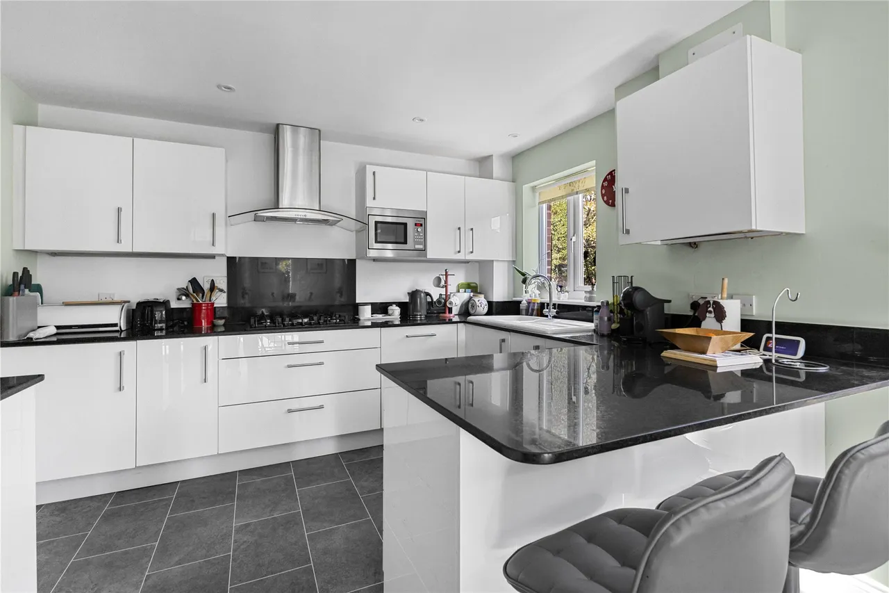 Orchard Close, West End, GU24, photo 7