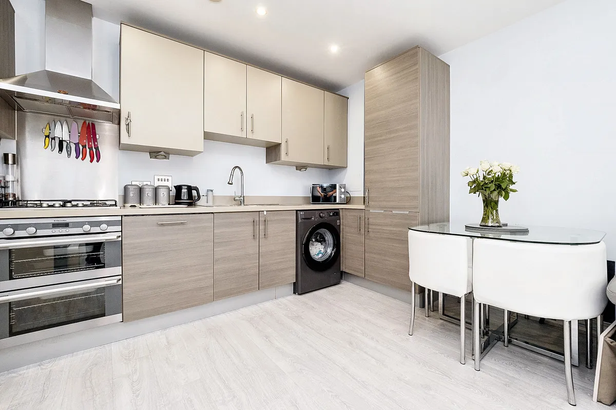 2 bed flat for sale, Basildon, SS14