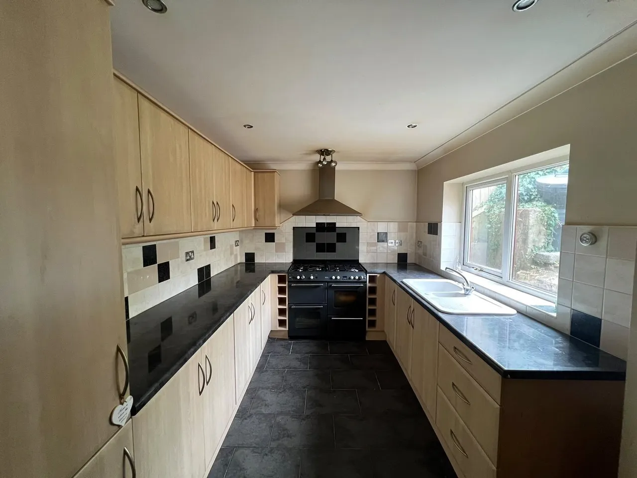 Panteg, Llanelli, SA15, photo 5
