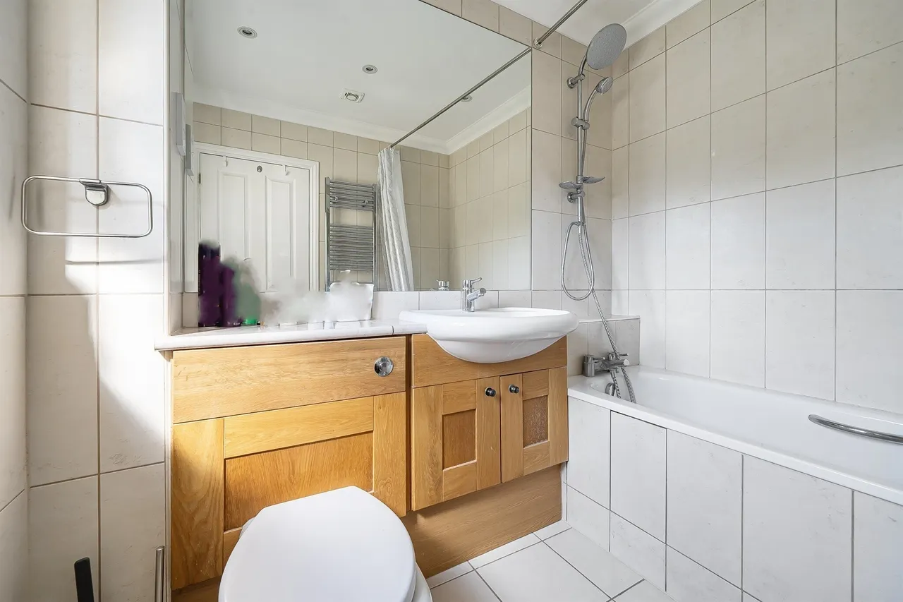 Shoppenhangers Road, Maidenhead, photo 8